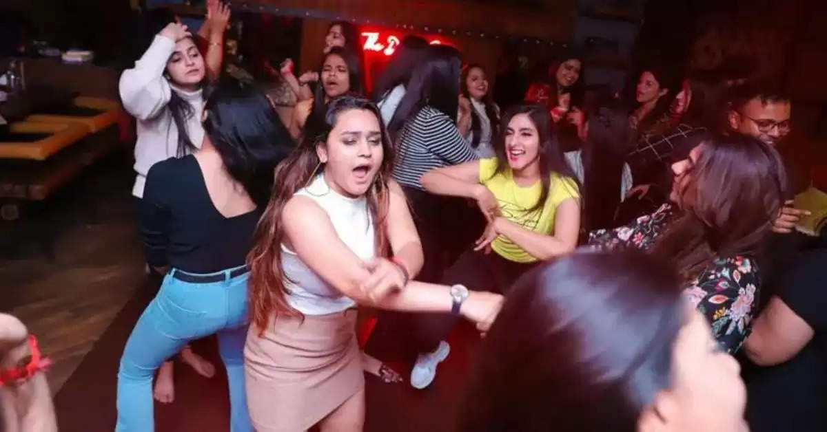 Night Life in Delhi : नाइटलाइफ के लिए मशहूर हैं दिल्ली की ये जगहें, पूरी रात कर सकते हैं पार्टी 